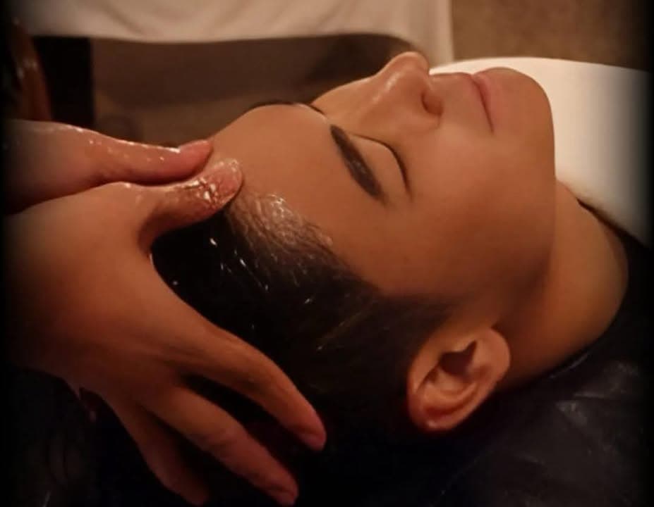 Päähieronta -hieronta Nordic Thai Wellness -salongissa, Hyvinkää